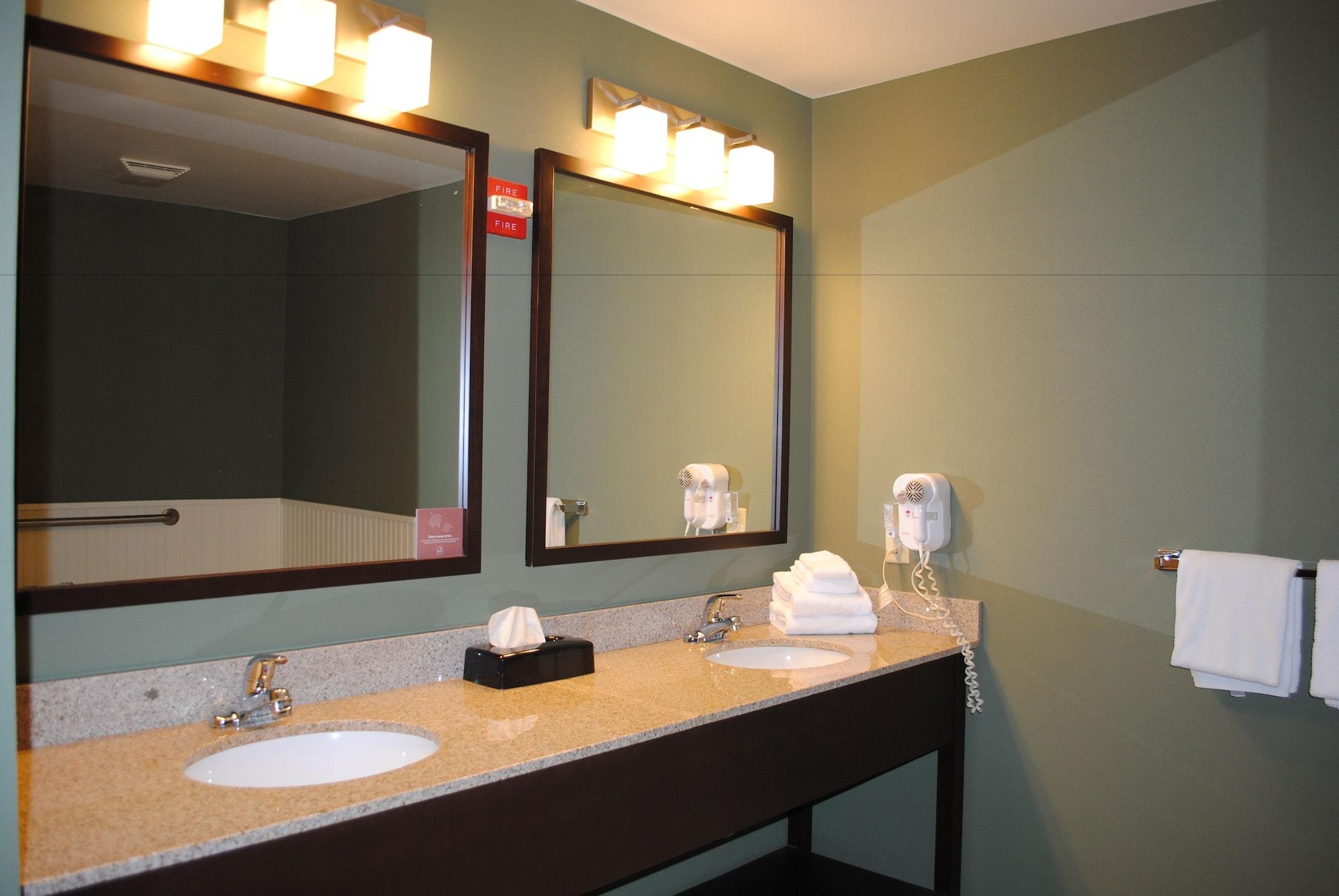 Sleep Inn & Suites Queensbury - Lake George Dış mekan fotoğraf